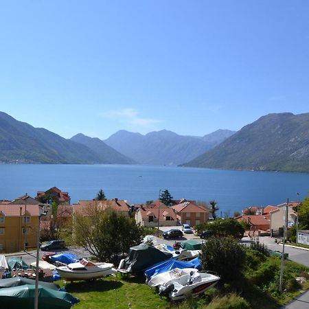 Apartments Dobrisa Котор Екстер'єр фото