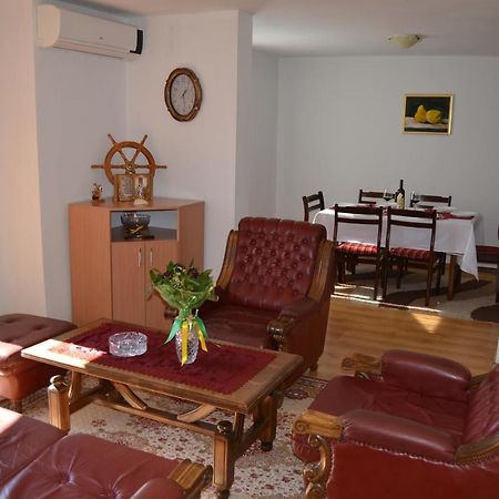 Apartments Dobrisa Котор Екстер'єр фото