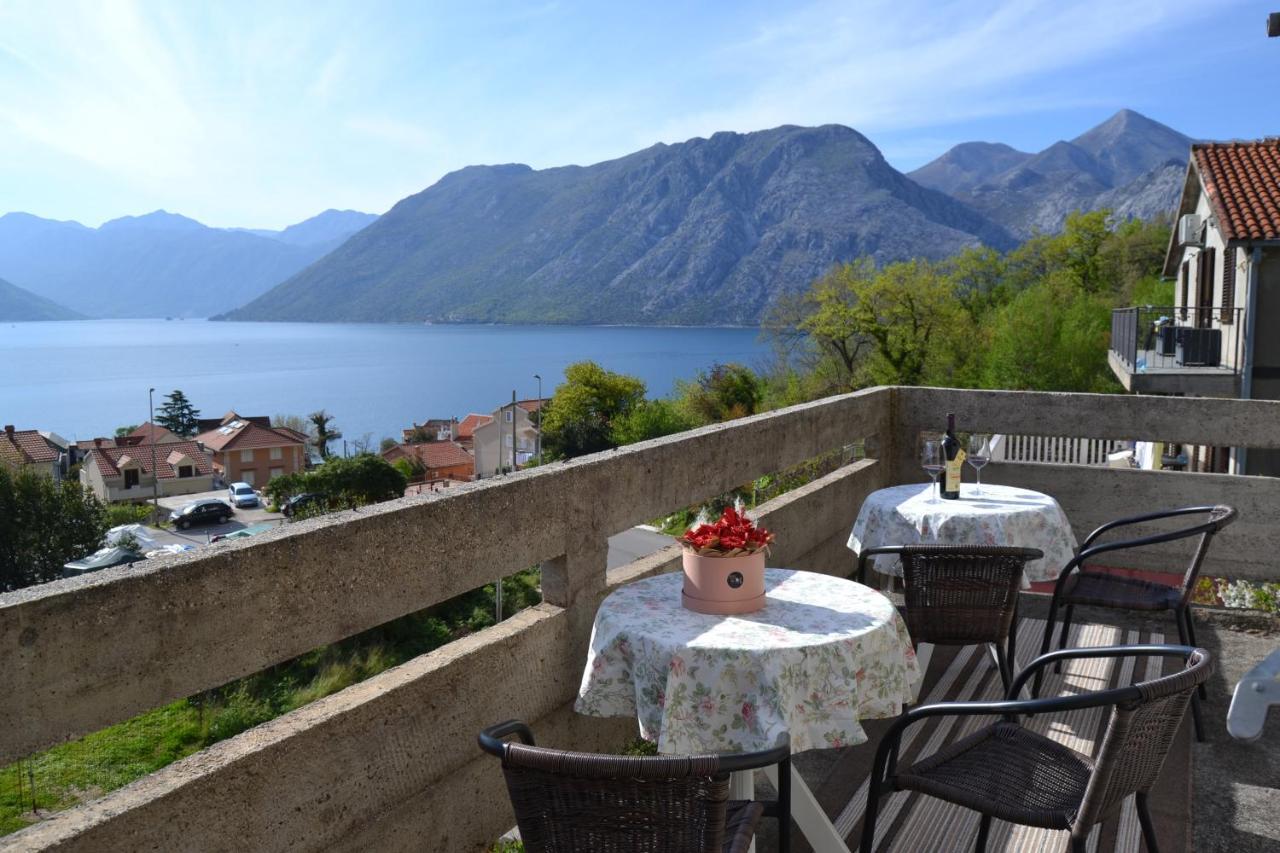 Apartments Dobrisa Котор Екстер'єр фото