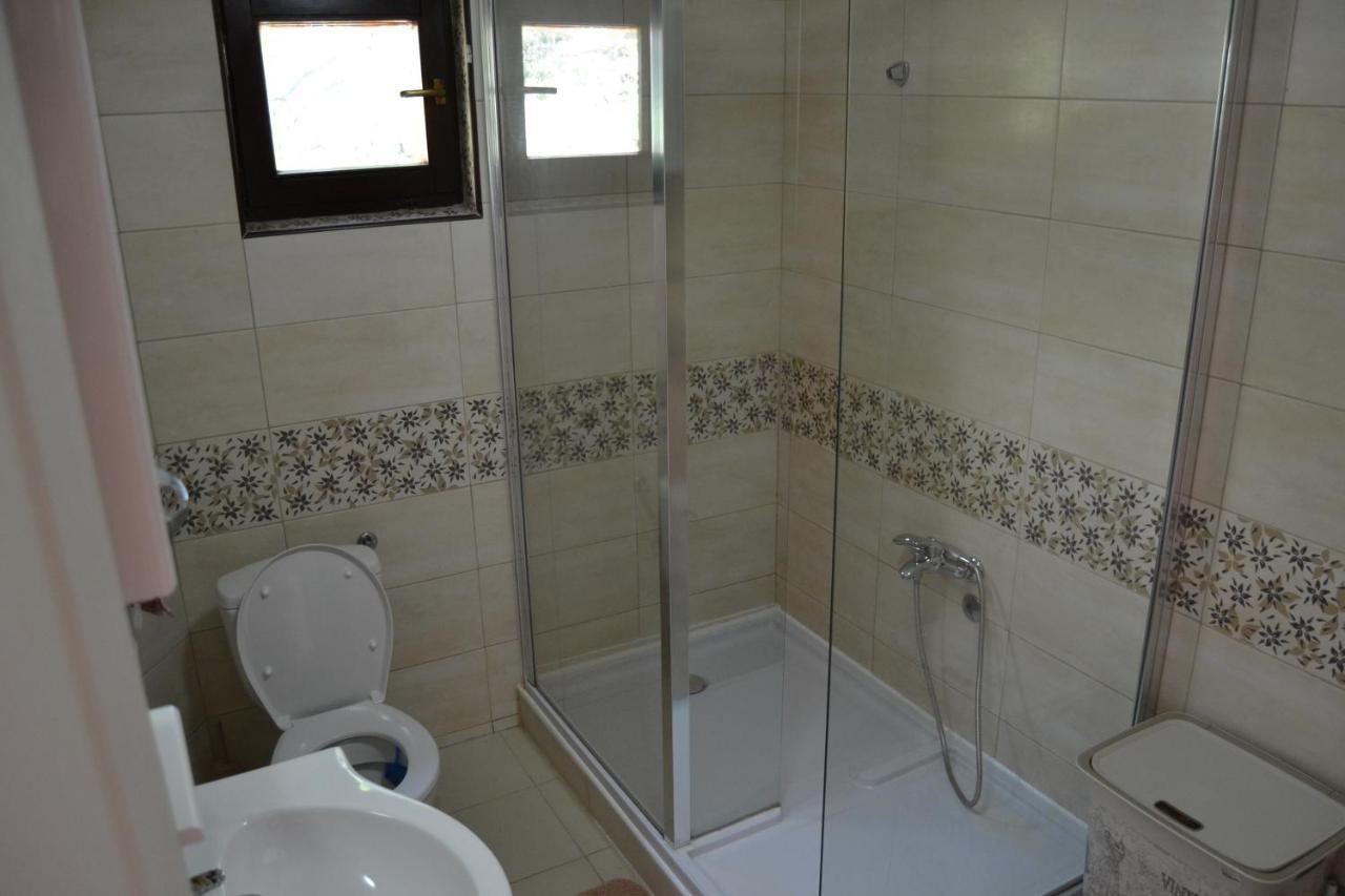 Apartments Dobrisa Котор Екстер'єр фото