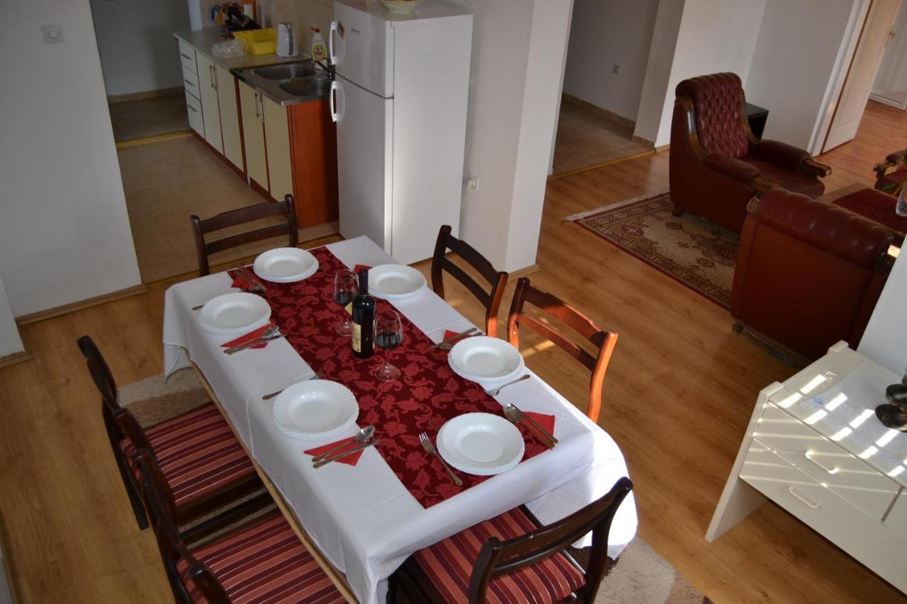 Apartments Dobrisa Котор Екстер'єр фото
