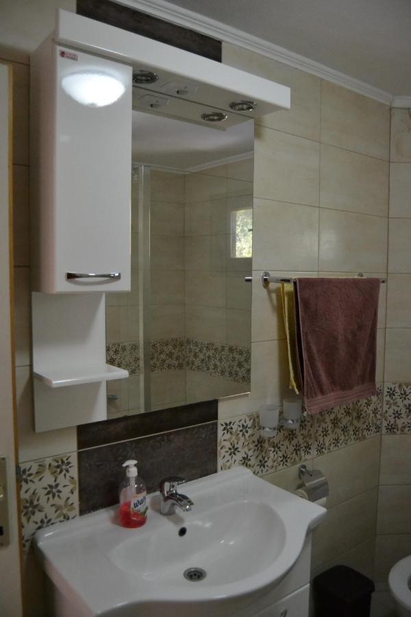 Apartments Dobrisa Котор Екстер'єр фото