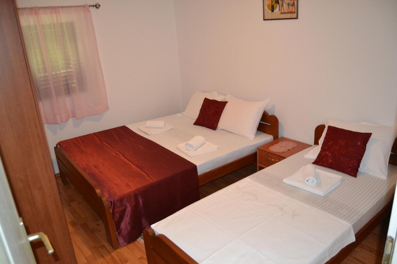 Apartments Dobrisa Котор Екстер'єр фото