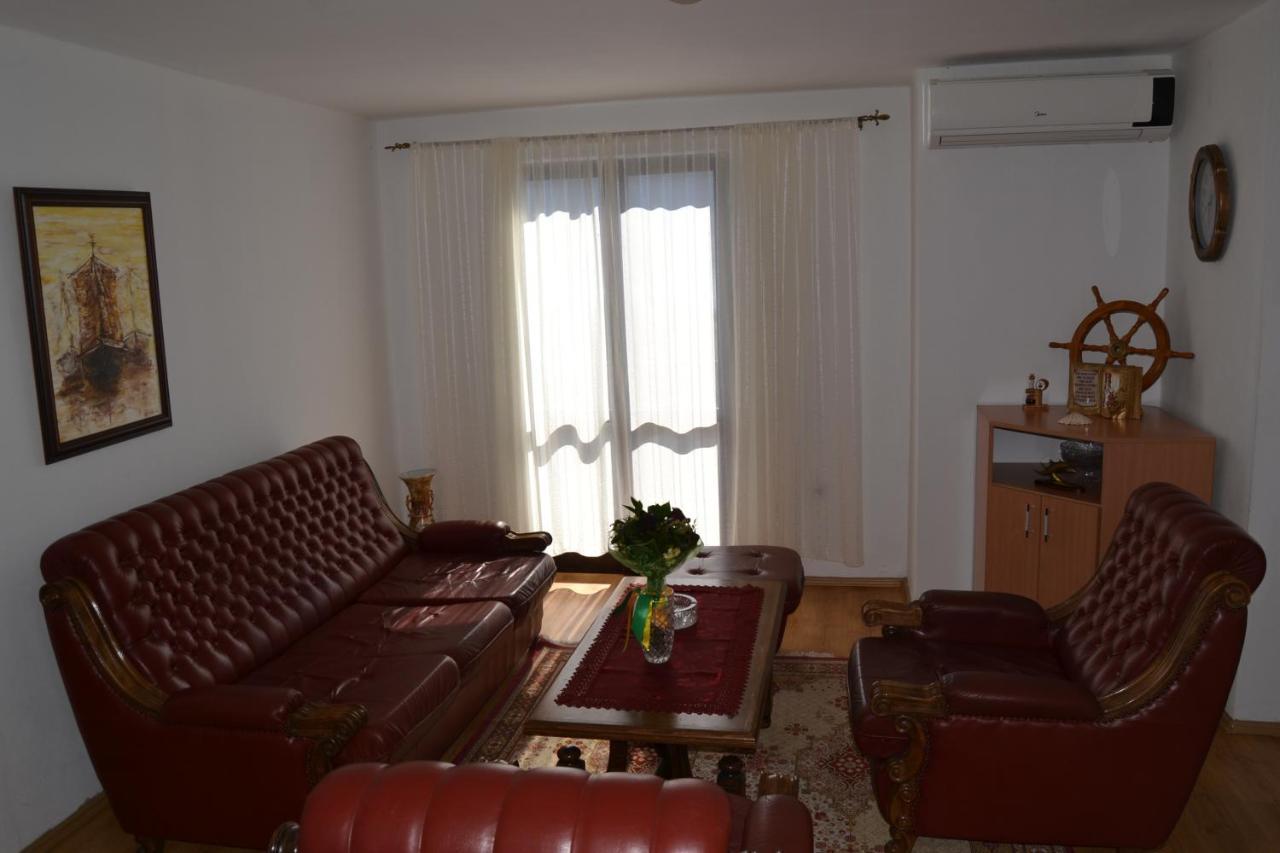 Apartments Dobrisa Котор Екстер'єр фото
