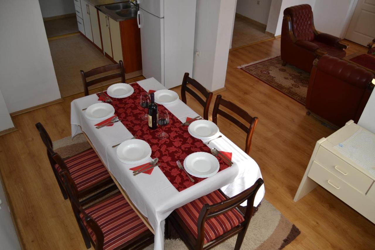 Apartments Dobrisa Котор Екстер'єр фото
