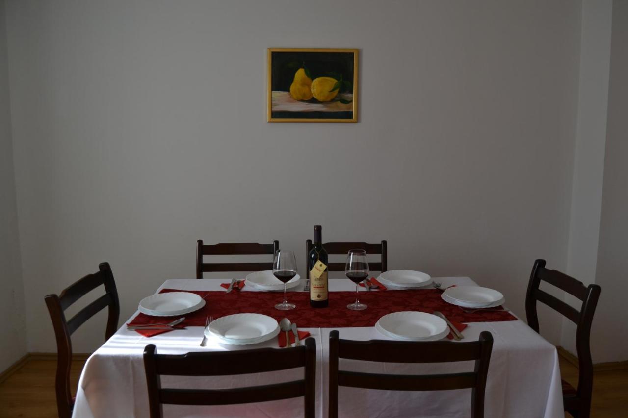 Apartments Dobrisa Котор Екстер'єр фото