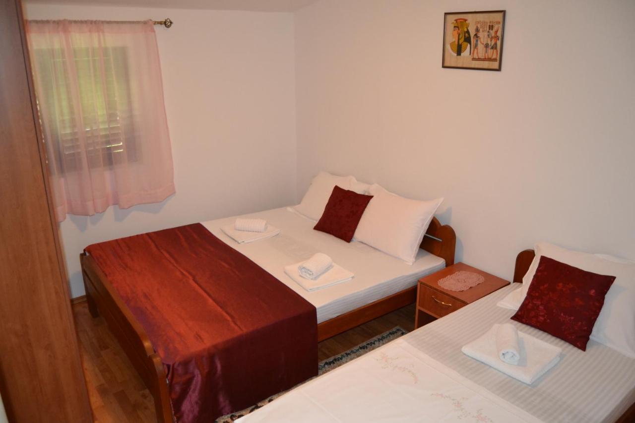 Apartments Dobrisa Котор Екстер'єр фото