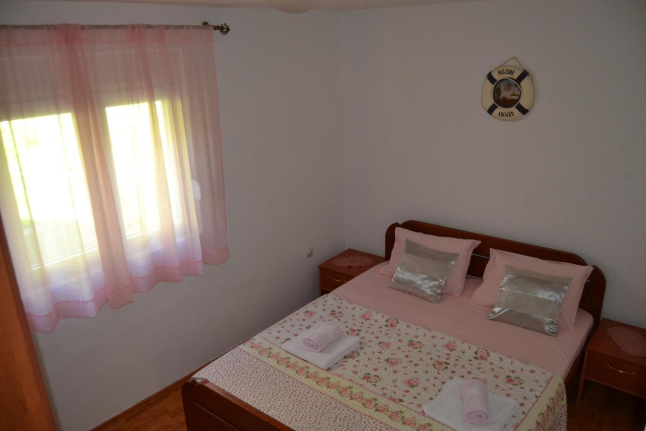 Apartments Dobrisa Котор Екстер'єр фото