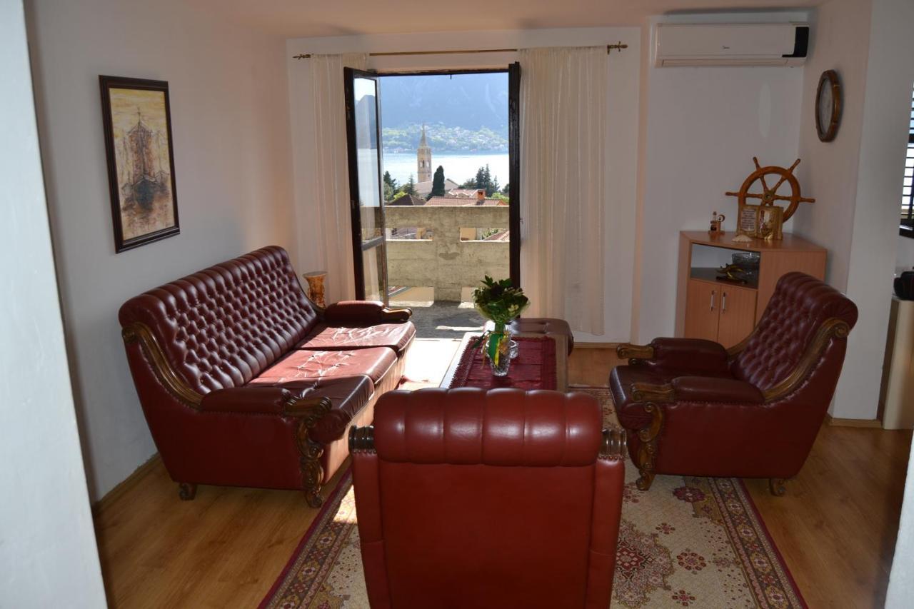 Apartments Dobrisa Котор Екстер'єр фото