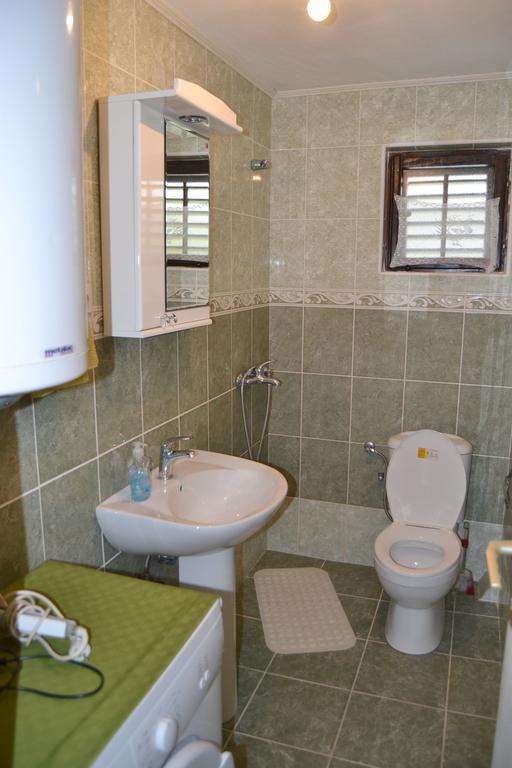 Apartments Dobrisa Котор Екстер'єр фото