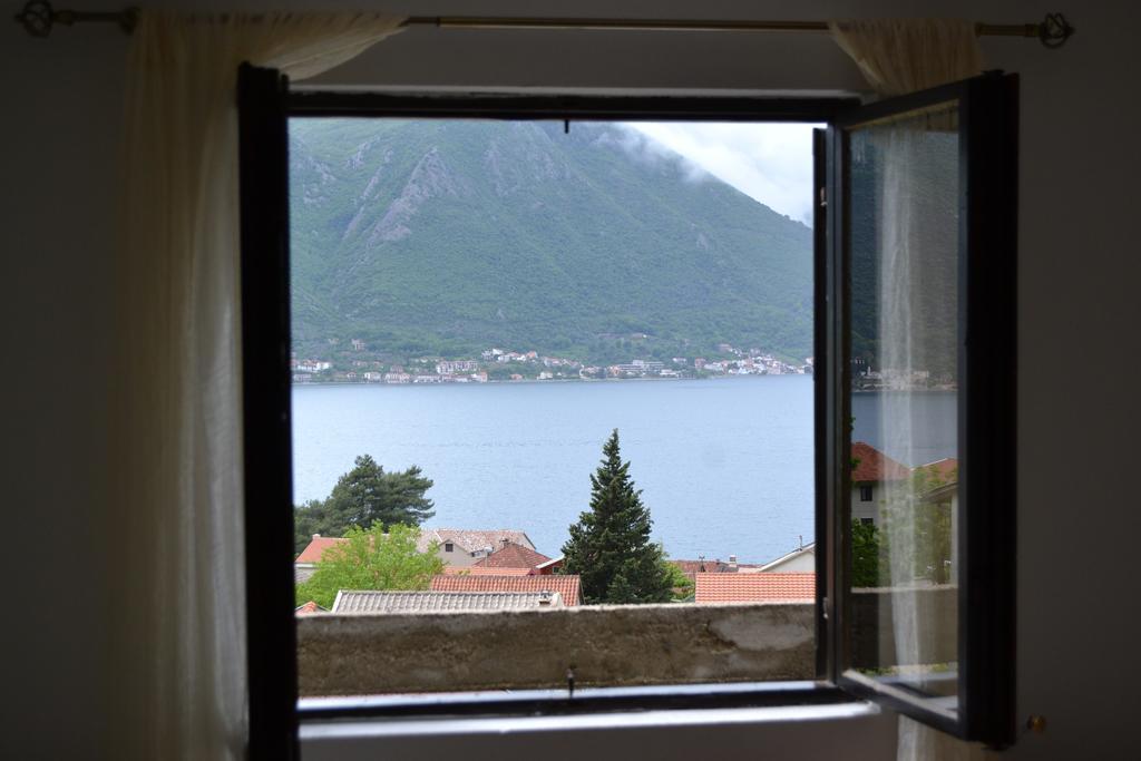 Apartments Dobrisa Котор Екстер'єр фото