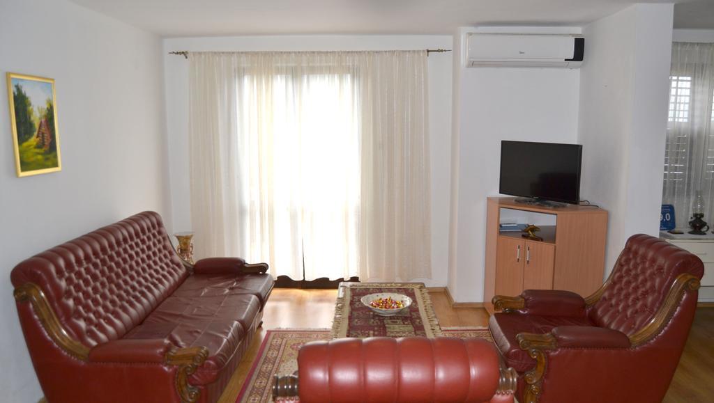 Apartments Dobrisa Котор Екстер'єр фото