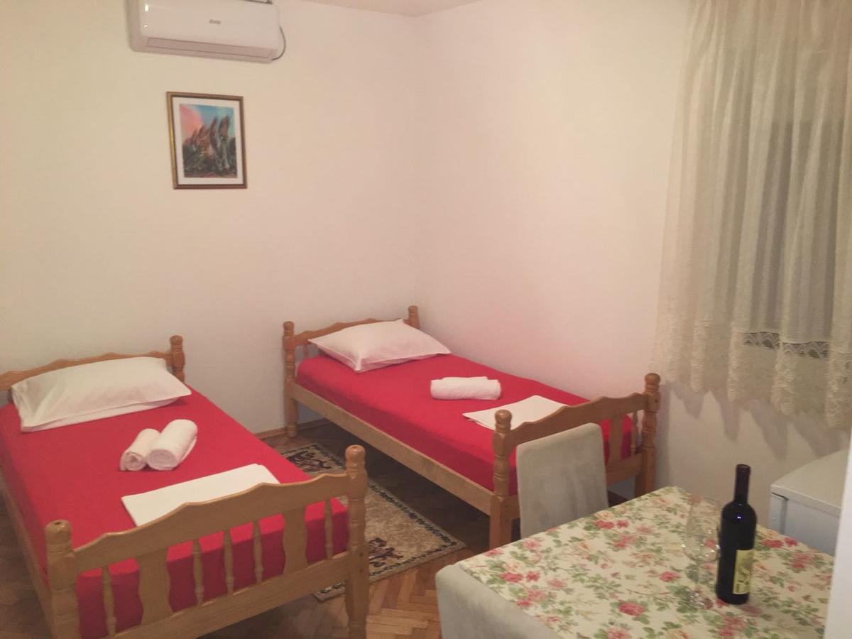 Apartments Dobrisa Котор Екстер'єр фото